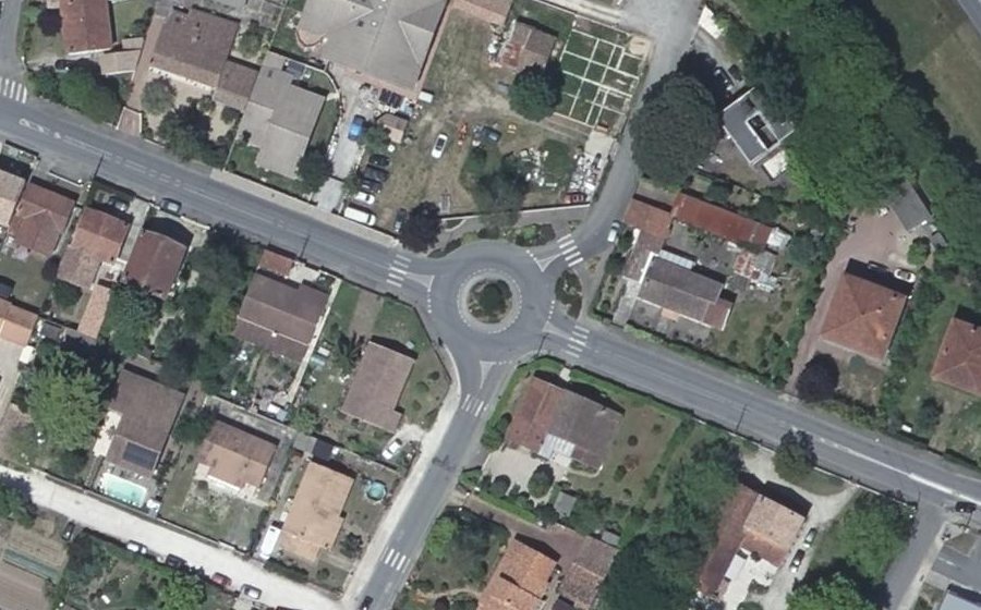 Vue aérienne du Rond-point anonyme n°759979056