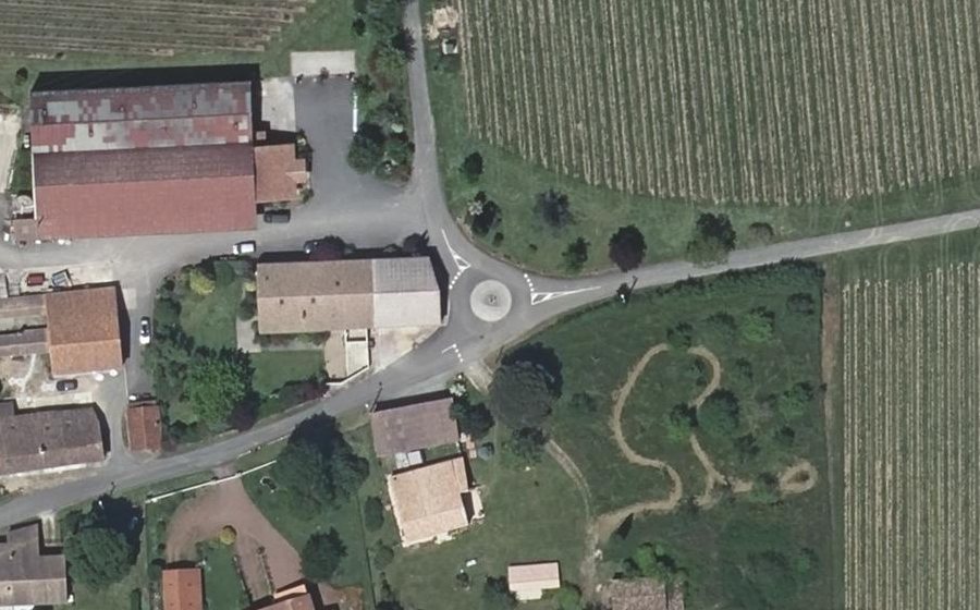 Vue aérienne du Rond-point anonyme n°760186579