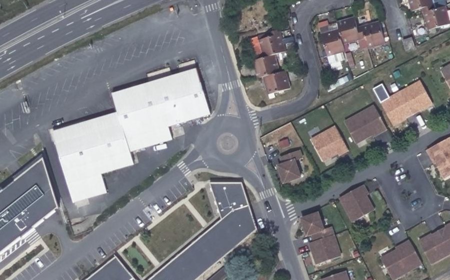 Vue aérienne du Rond-point anonyme n°760256799