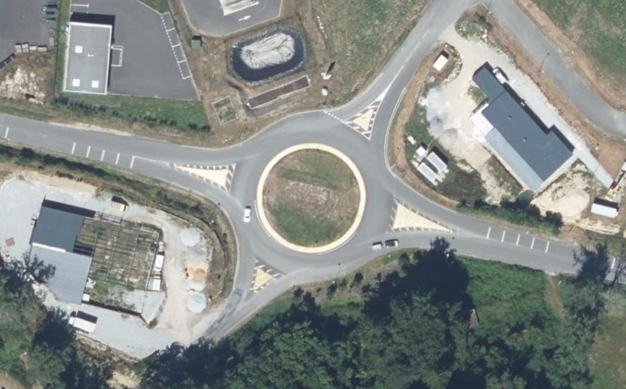 Vue aérienne du Rond-point anonyme n°760634760