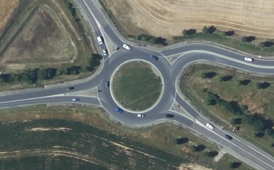 Vue aérienne du Rond-point anonyme n°760809452