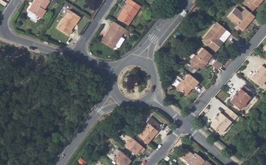 Vue aérienne du Rond-point anonyme n°76088599