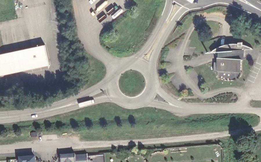 Vue aérienne du Rond-point anonyme n°76097596