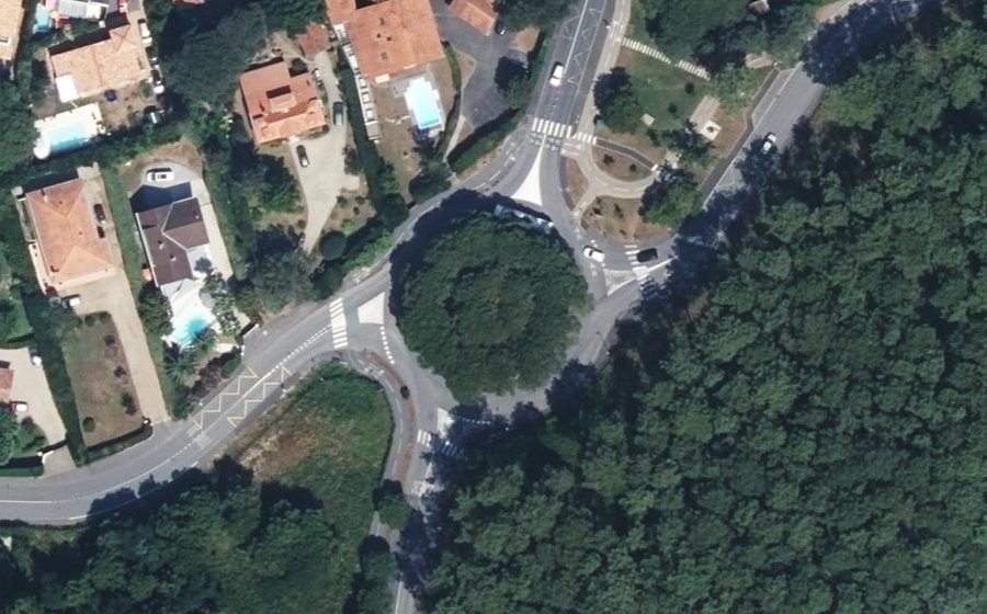 Vue aérienne du Rond-point anonyme n°76117025