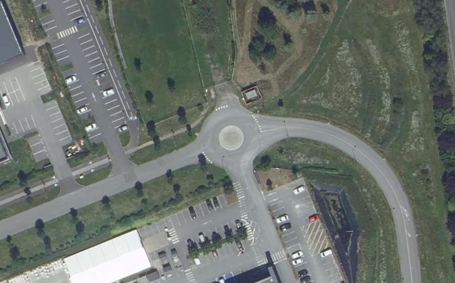 Vue aérienne du Rond-point anonyme n°761294465