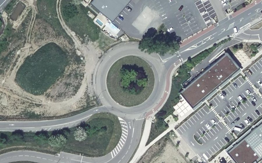 Vue aérienne du Rond-point anonyme n°76145120