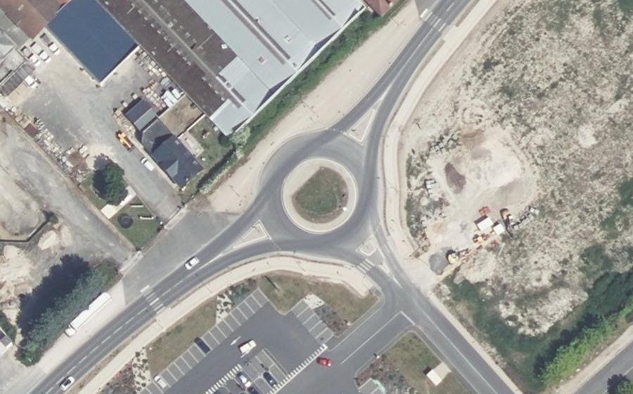 Vue aérienne du Rond-point anonyme n°761530627