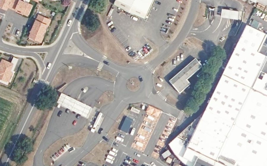 Vue aérienne du Rond-point anonyme n°761699931