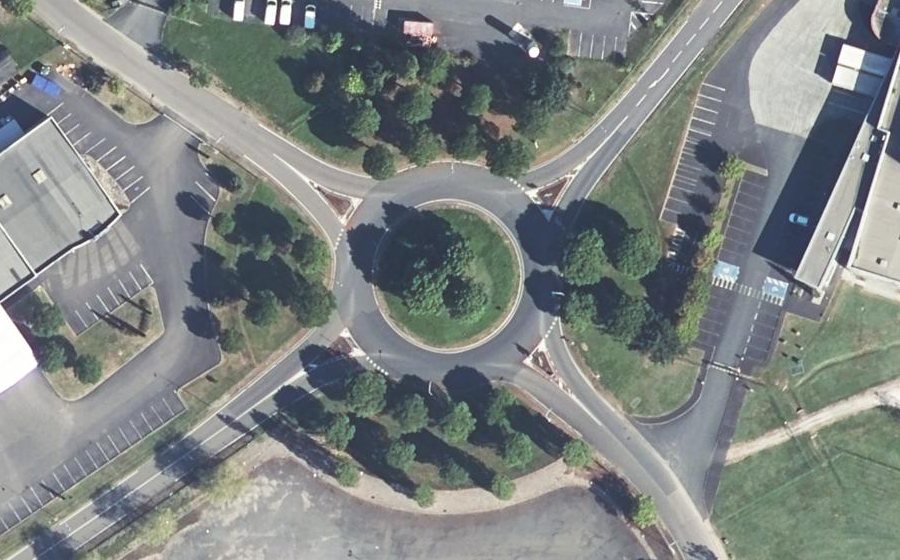Vue aérienne du Rond-point anonyme n°76171242