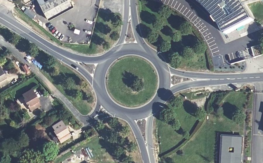 Vue aérienne du Rond-point anonyme n°76171251