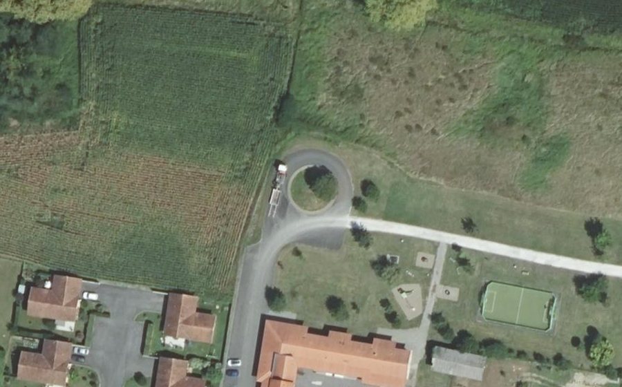 Vue aérienne du Rond-point anonyme n°761720793
