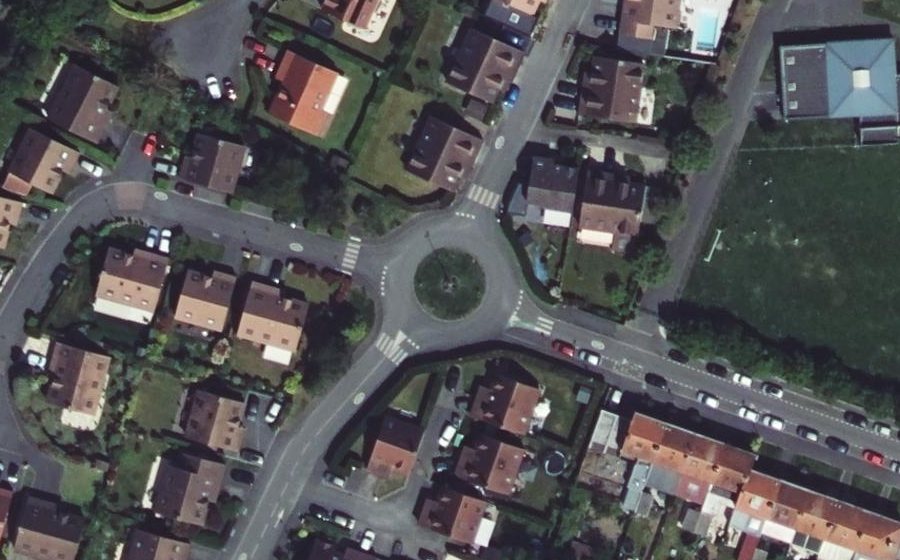 Vue aérienne du Rond-point anonyme n°76185405