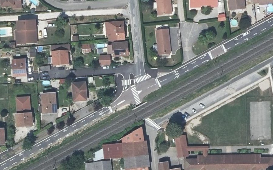 Vue aérienne du Rond-point anonyme n°761872039