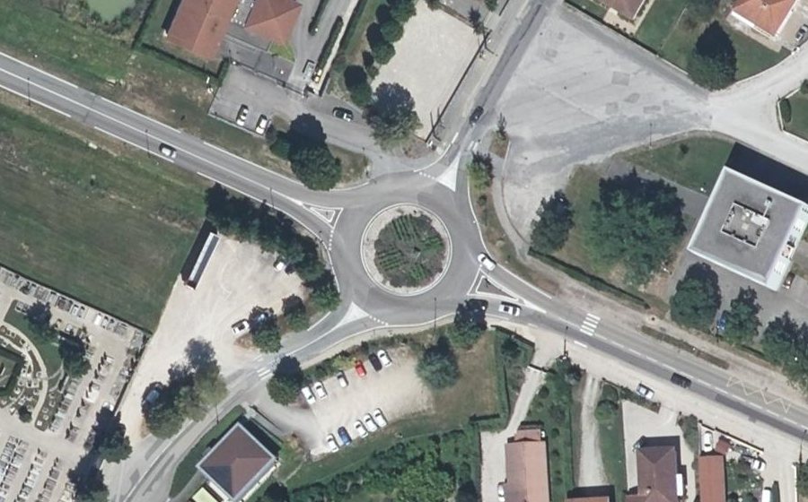 Vue aérienne du Rond-point anonyme n°76192788