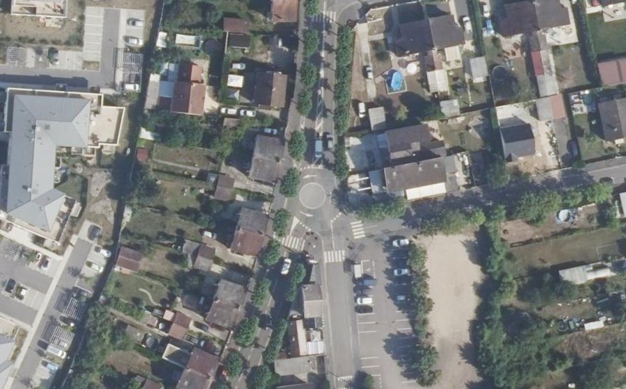 Vue aérienne du Rond-point anonyme n°761939845