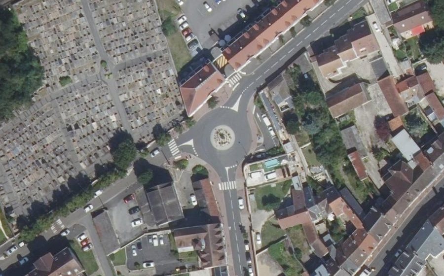 Vue aérienne du Rond-point anonyme n°761975309