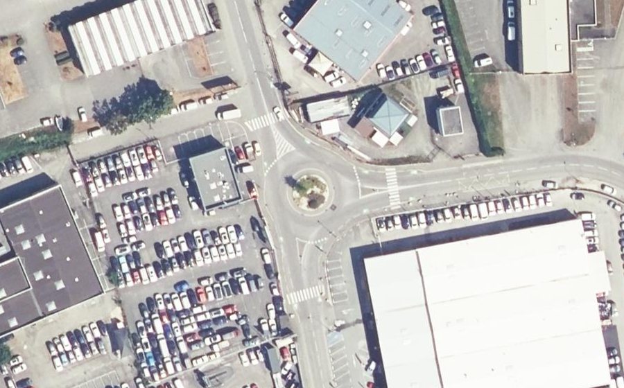 Vue aérienne du Rond-point anonyme n°761981740