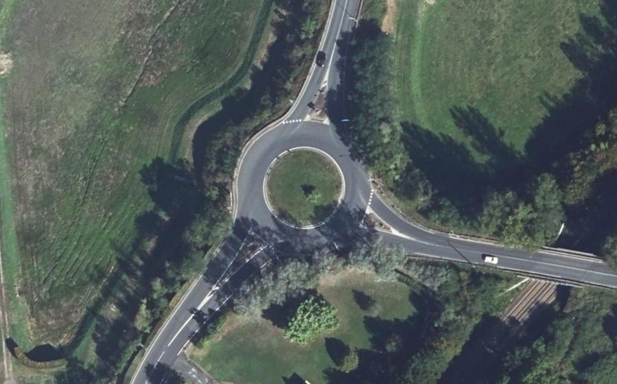 Vue aérienne du Rond-point anonyme n°76202079