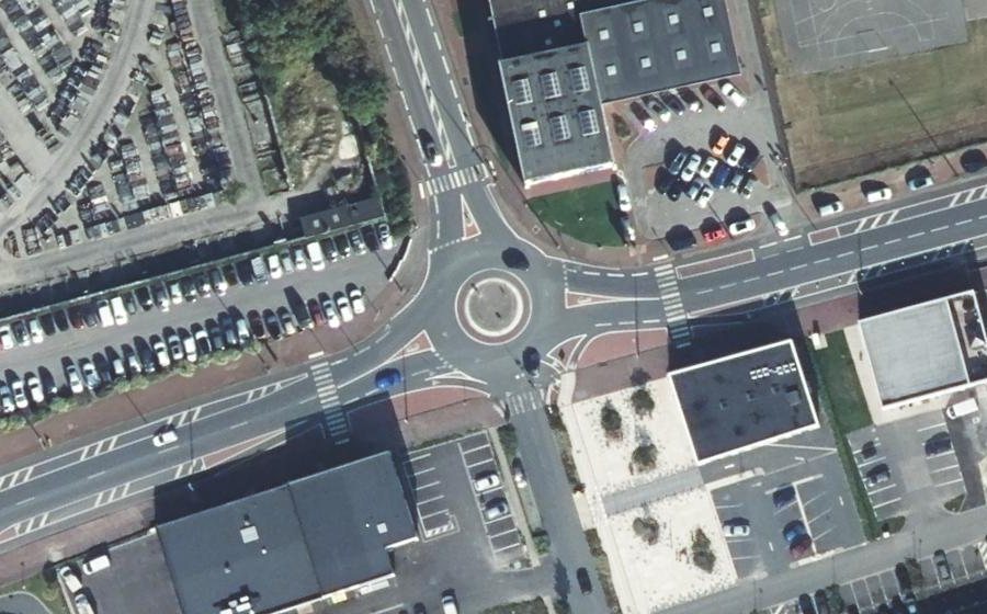 Vue aérienne du Rond-point anonyme n°762110897