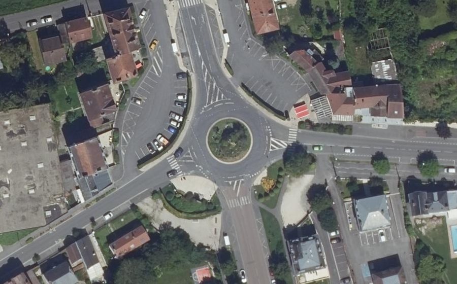 Vue aérienne du Rond-point anonyme n°76223396