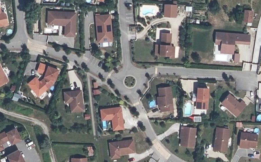 Vue aérienne du Rond-point anonyme n°762699342