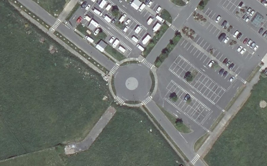 Vue aérienne du Rond-point anonyme n°763061518