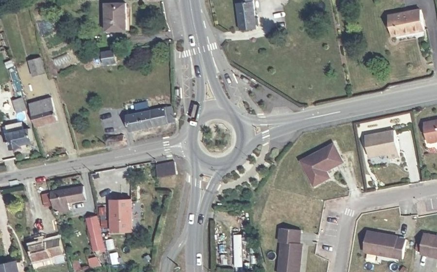 Vue aérienne du Rond-point anonyme n°763192993