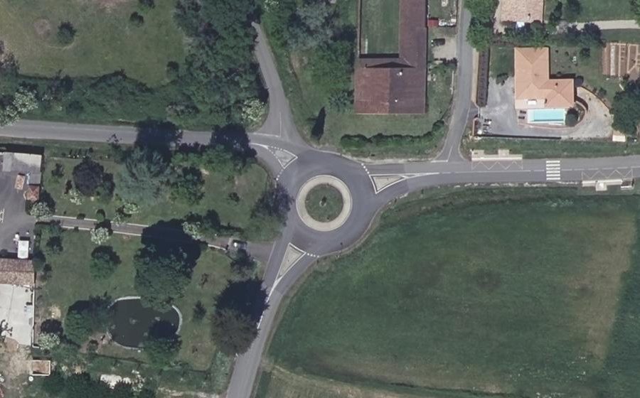 Vue aérienne du Rond-point anonyme n°763229063