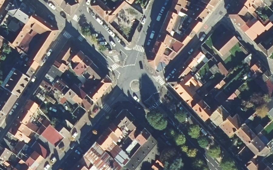 Vue aérienne du Rond-point anonyme n°763976057