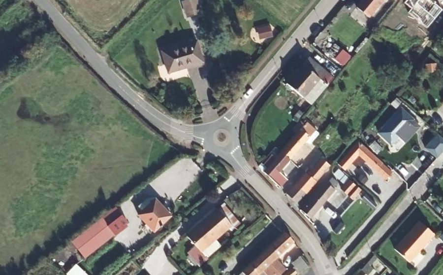 Vue aérienne du Rond-point anonyme n°763989051