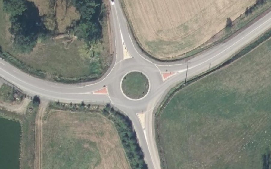 Vue aérienne du Rond-point anonyme n°764009767