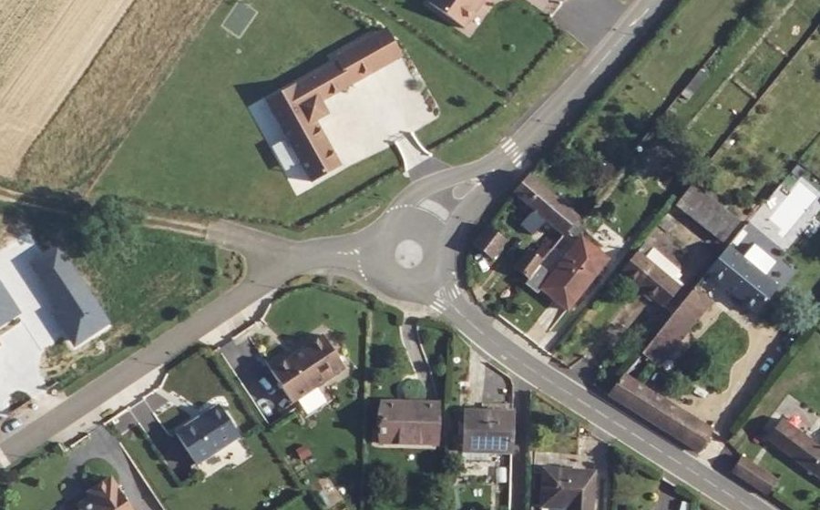 Vue aérienne du Rond-point anonyme n°764146691