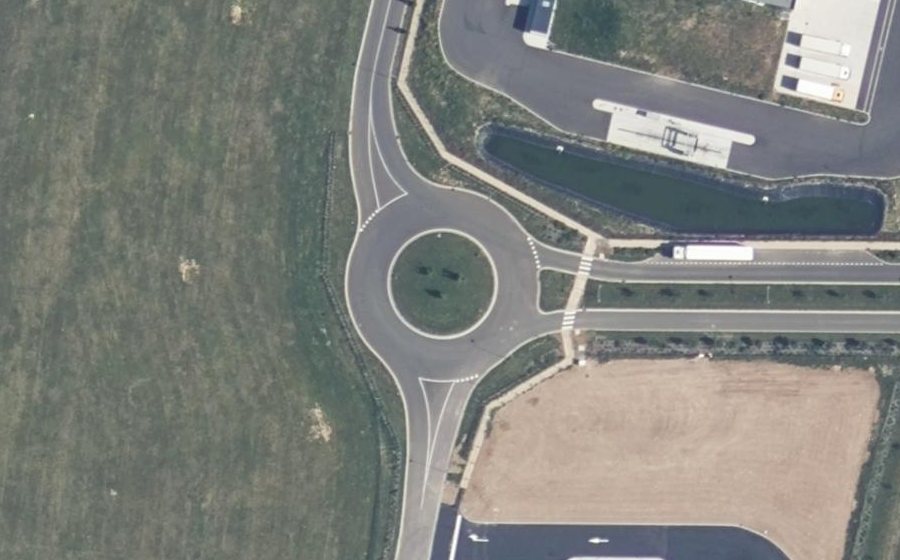Vue aérienne du Rond-point anonyme n°764245773