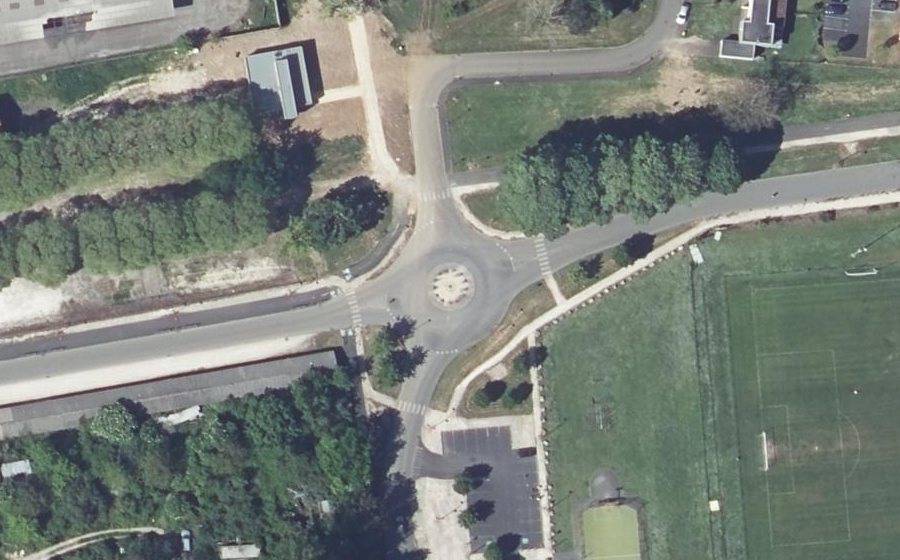 Vue aérienne du Rond-point anonyme n°764338327