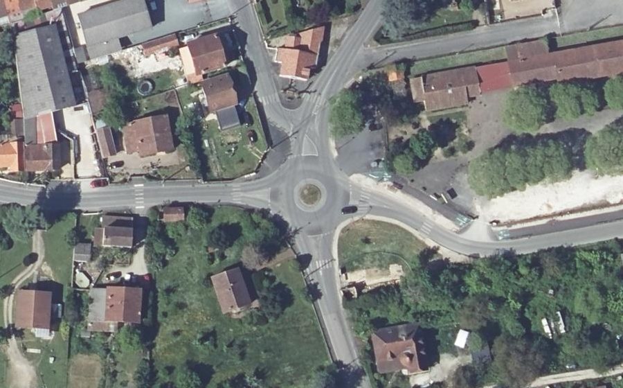 Vue aérienne du Rond-point anonyme n°764338336