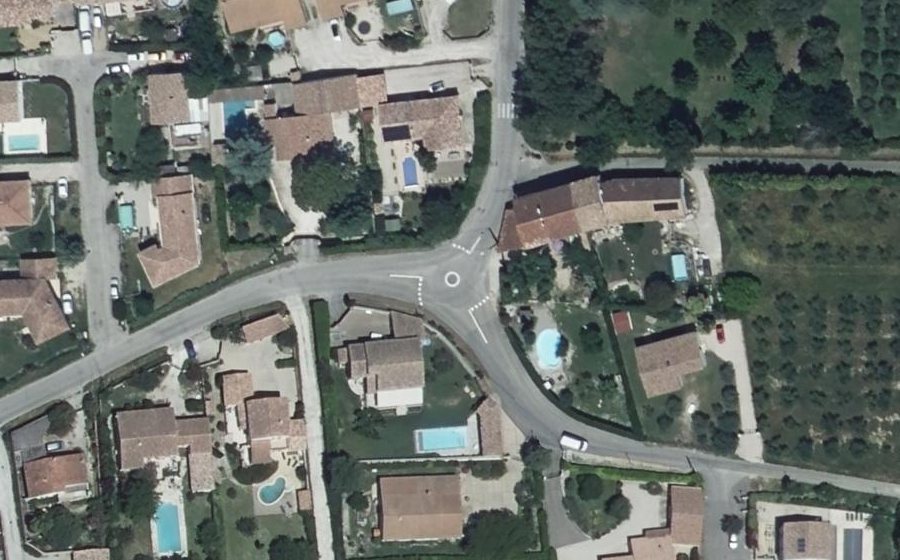 Vue aérienne du Rond-point anonyme n°764392108