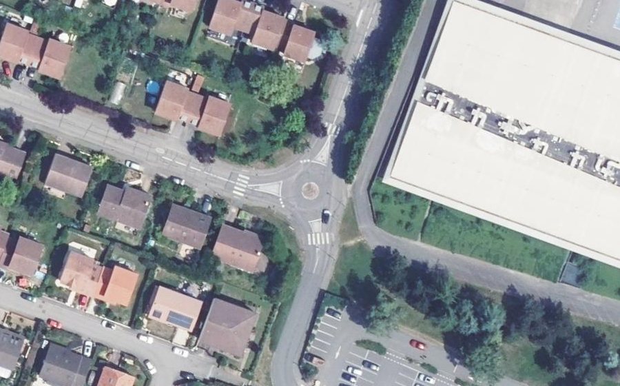 Vue aérienne du Rond-point anonyme n°764592896