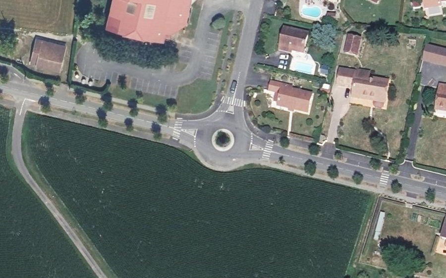 Vue aérienne du Rond-point anonyme n°764600482
