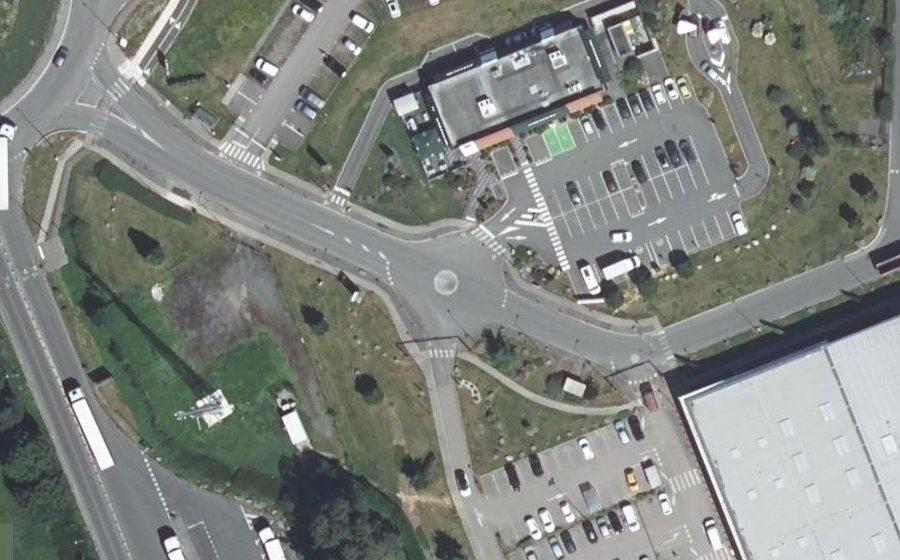 Vue aérienne du Rond-point anonyme n°764639534