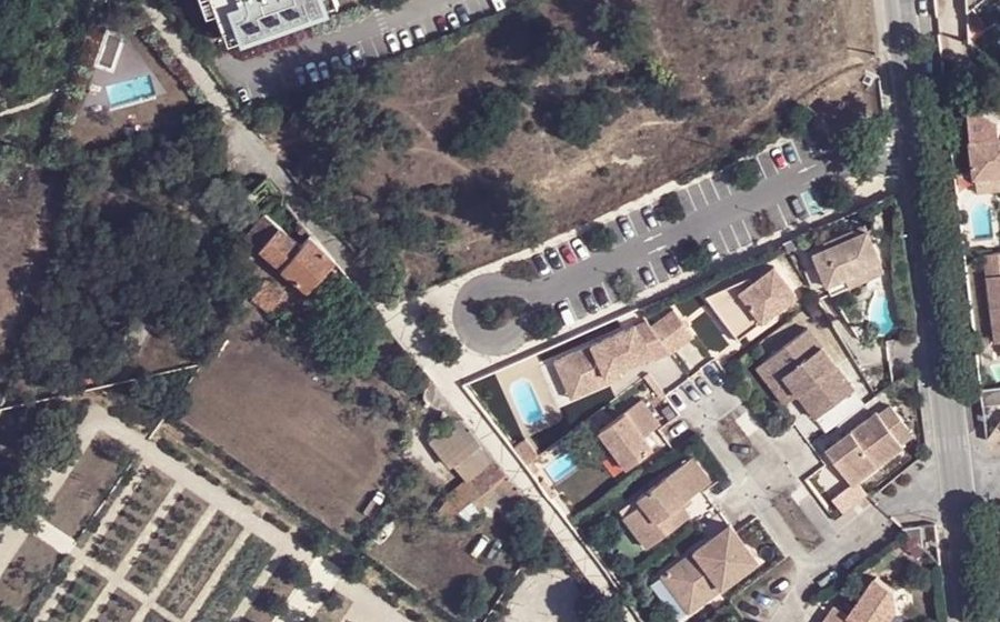 Vue aérienne du Rond-point anonyme n°765360274