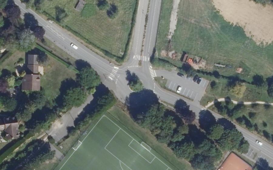 Vue aérienne du Rond-point anonyme n°765406396