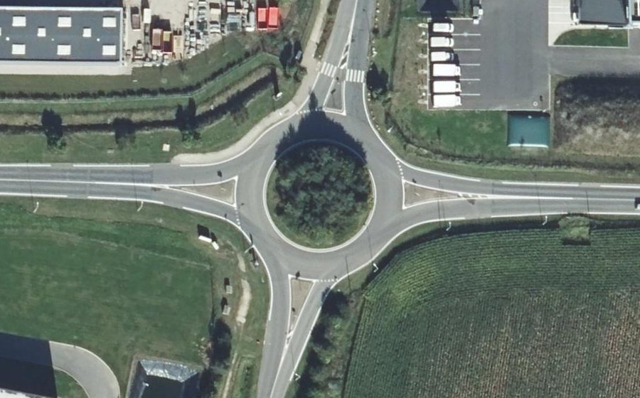 Vue aérienne du Rond-point anonyme n°765544923