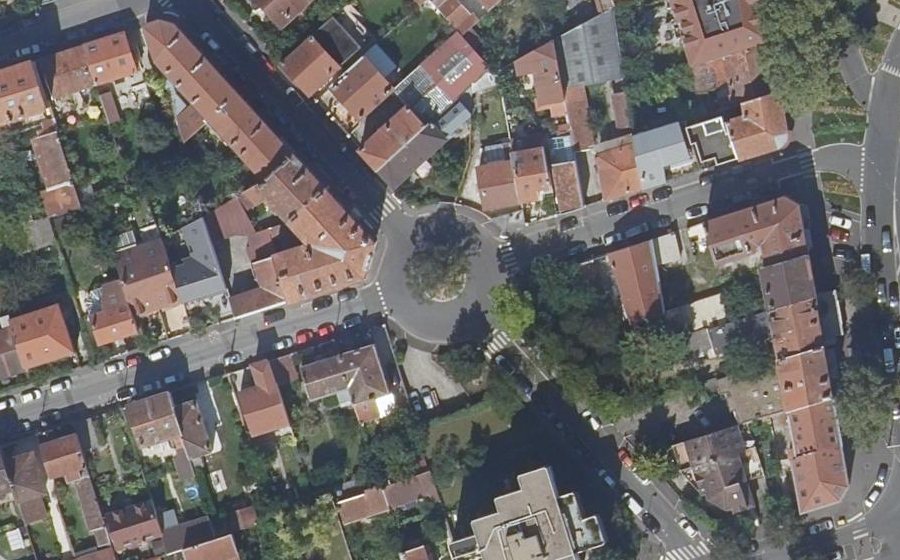 Vue aérienne du Rond-point anonyme n°765705957