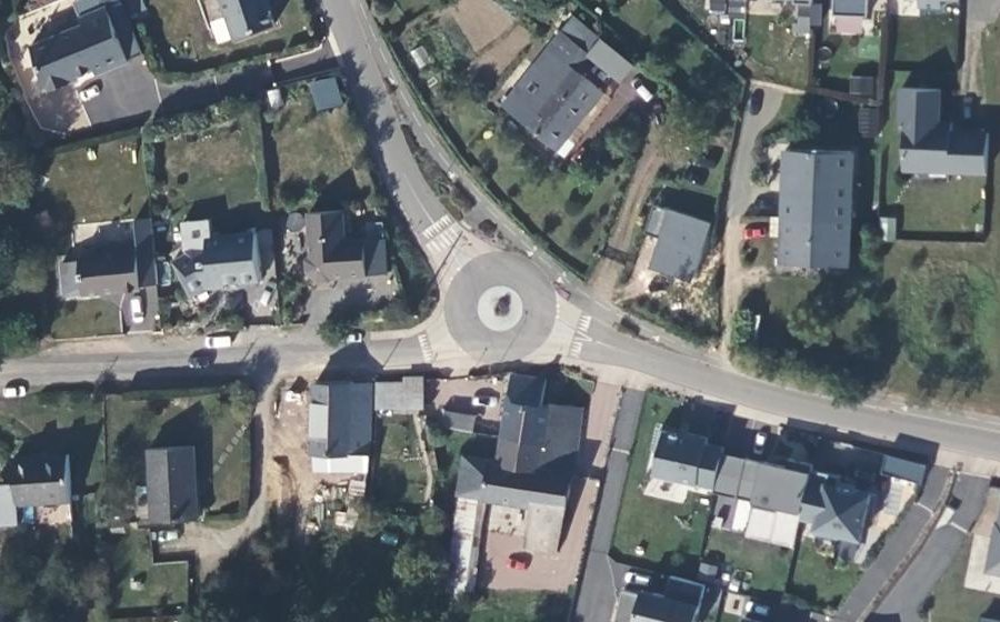 Vue aérienne du Rond-point anonyme n°765730117