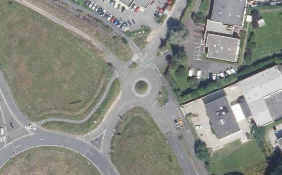 Vue aérienne du Rond-point anonyme n°76619137