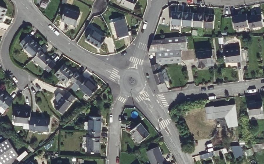 Vue aérienne du Rond-point anonyme n°766415999