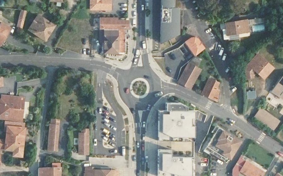 Vue aérienne du Rond-point anonyme n°766434100