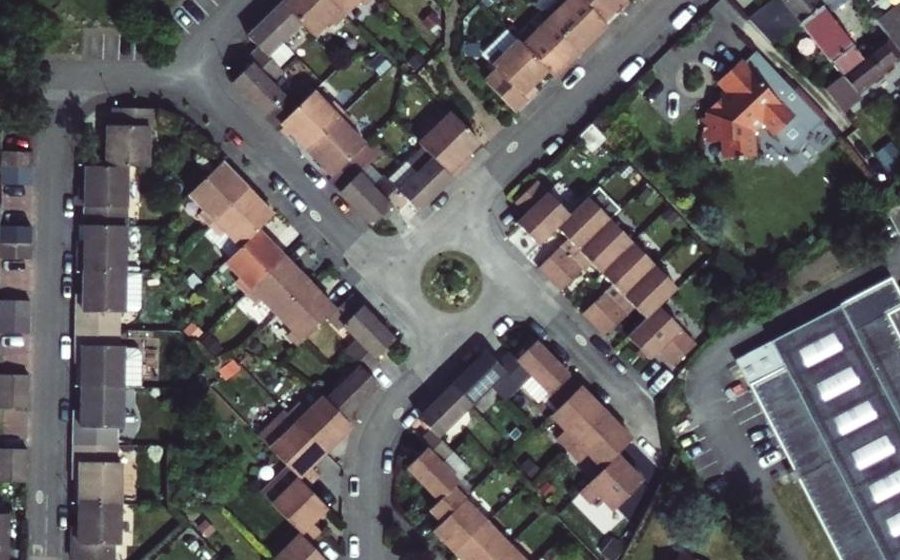 Vue aérienne du Rond-point anonyme n°76660699