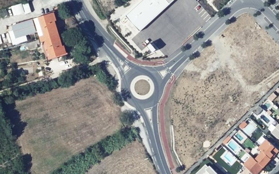 Vue aérienne du Rond-point anonyme n°766641558