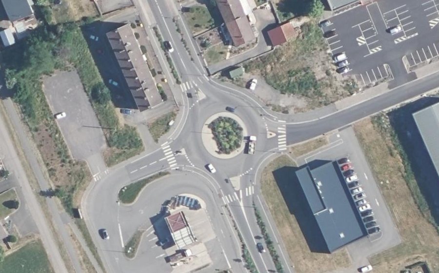 Vue aérienne du Rond-point anonyme n°766697631